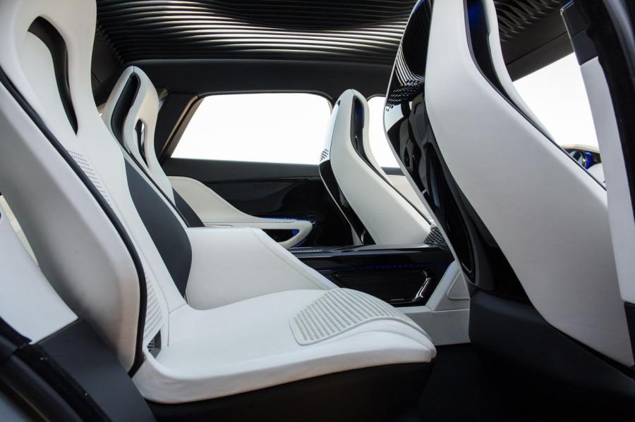  Jaguar C-X17 Concept in Liquid Aluminum 2013 года  (фото 26 из 38)
